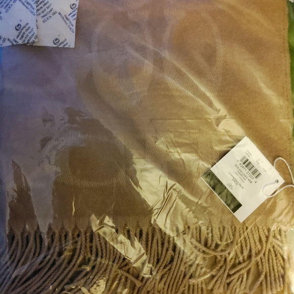 COACH SCARF SIGNATURE OVERSIZED MUFFLER CAMEL TAN❗️ BESTSELLER❗NEW❗️ - Picture 2 of 3